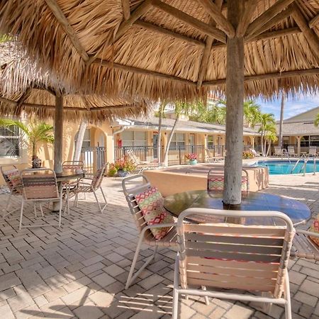 Walkable To Restaurants And Steps To The Beach! - Coconut Villa'S Suite 10 St. Pete Beach Bagian luar foto