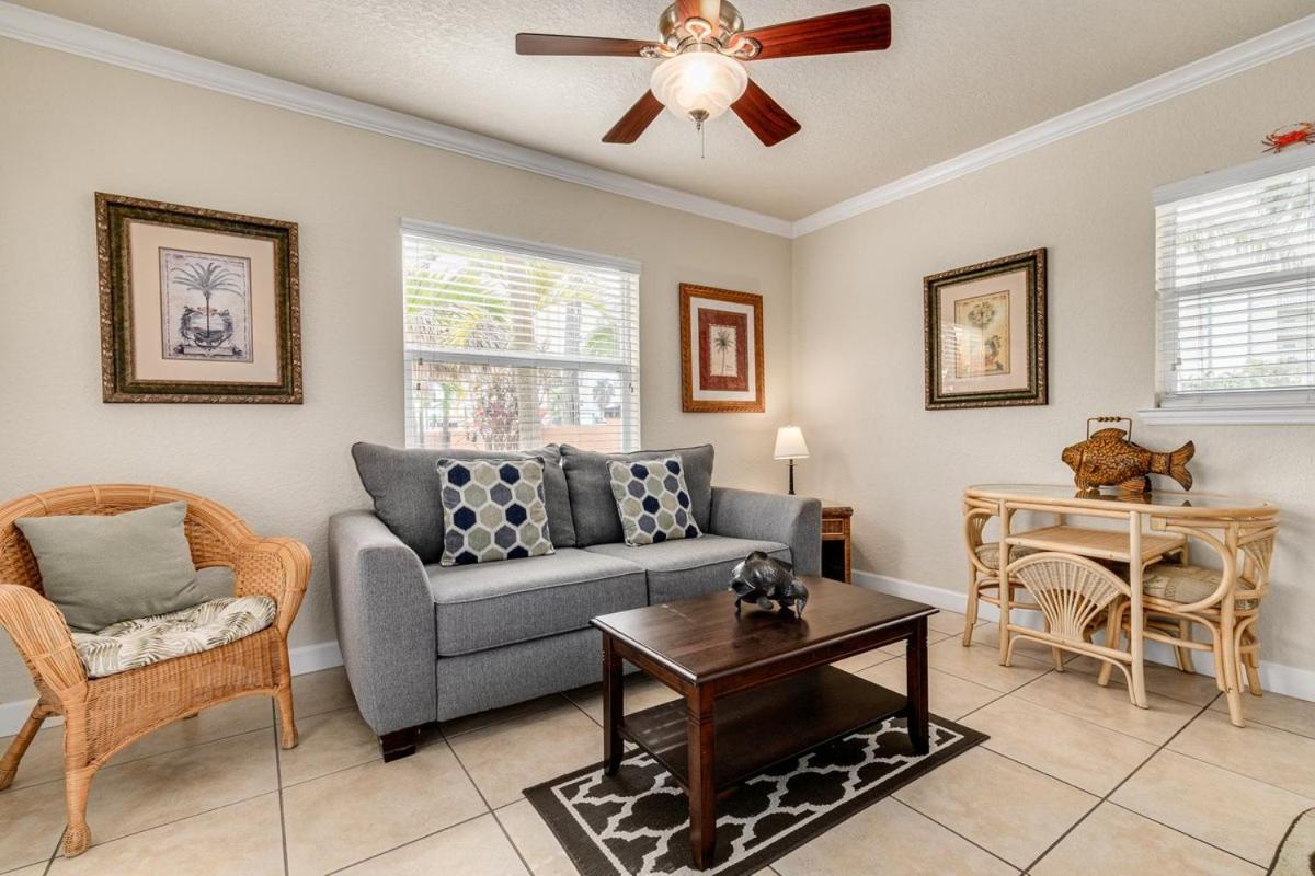 Walkable To Restaurants And Steps To The Beach! - Coconut Villa'S Suite 10 St. Pete Beach Bagian luar foto