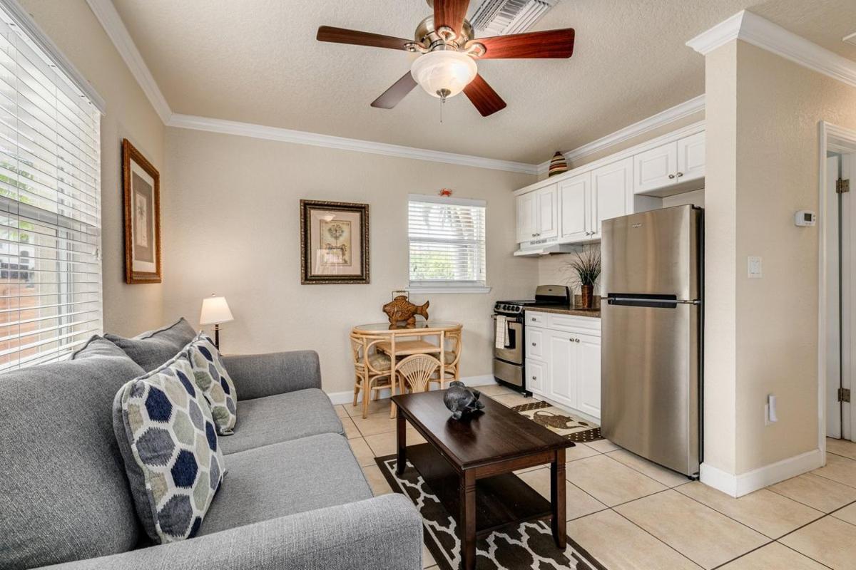 Walkable To Restaurants And Steps To The Beach! - Coconut Villa'S Suite 10 St. Pete Beach Bagian luar foto
