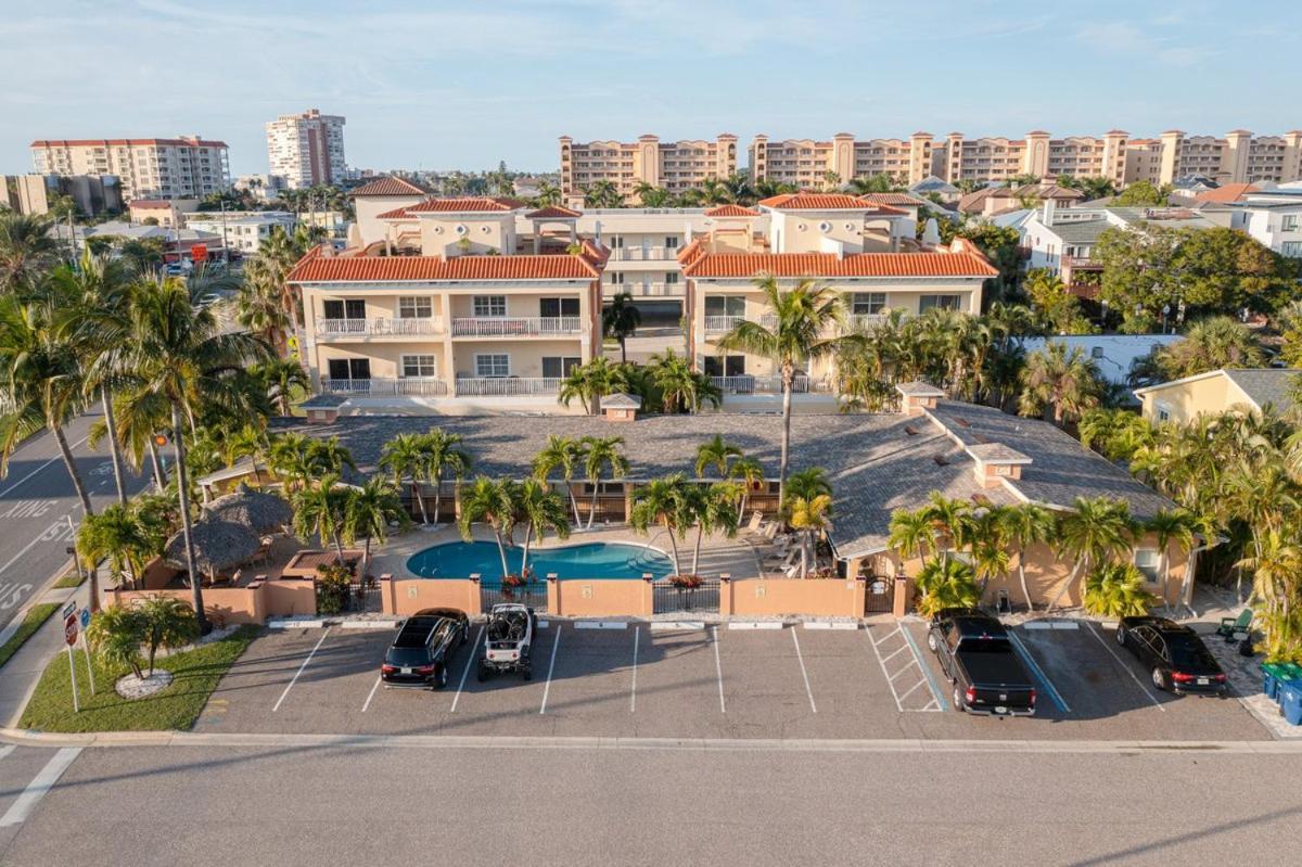Walkable To Restaurants And Steps To The Beach! - Coconut Villa'S Suite 10 St. Pete Beach Bagian luar foto