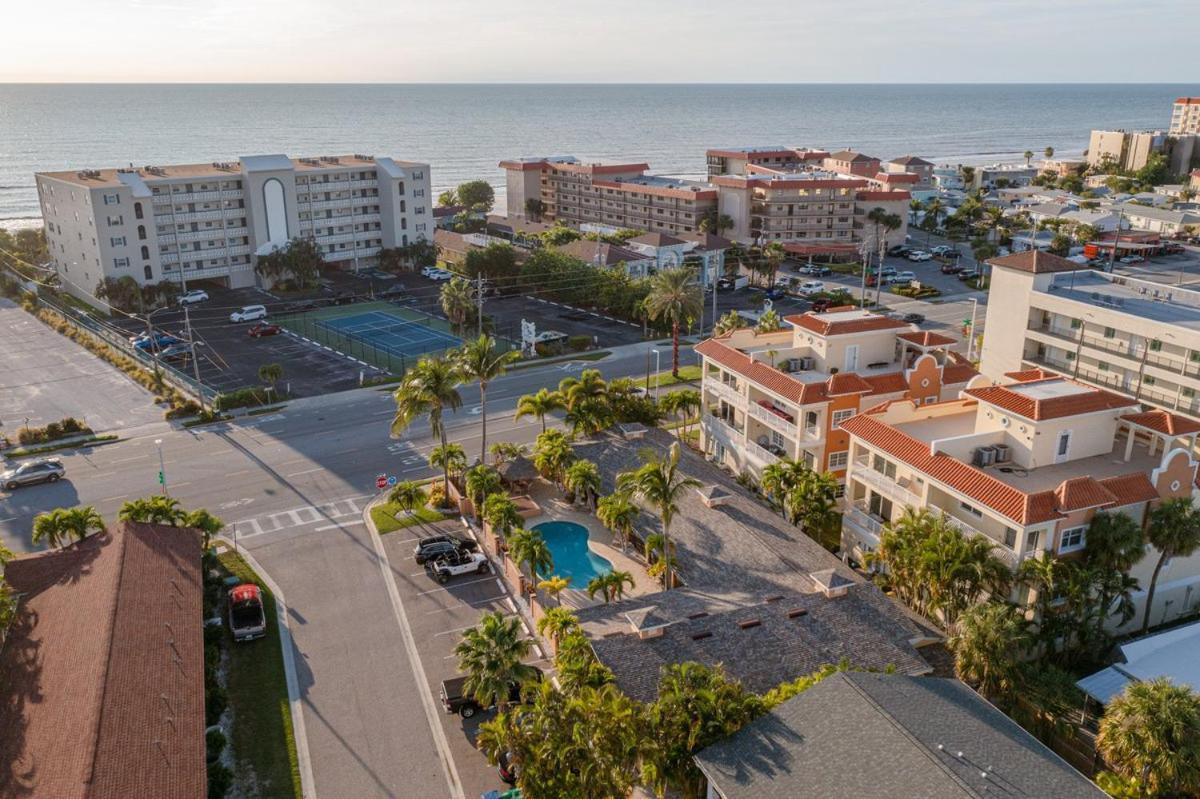 Walkable To Restaurants And Steps To The Beach! - Coconut Villa'S Suite 10 St. Pete Beach Bagian luar foto