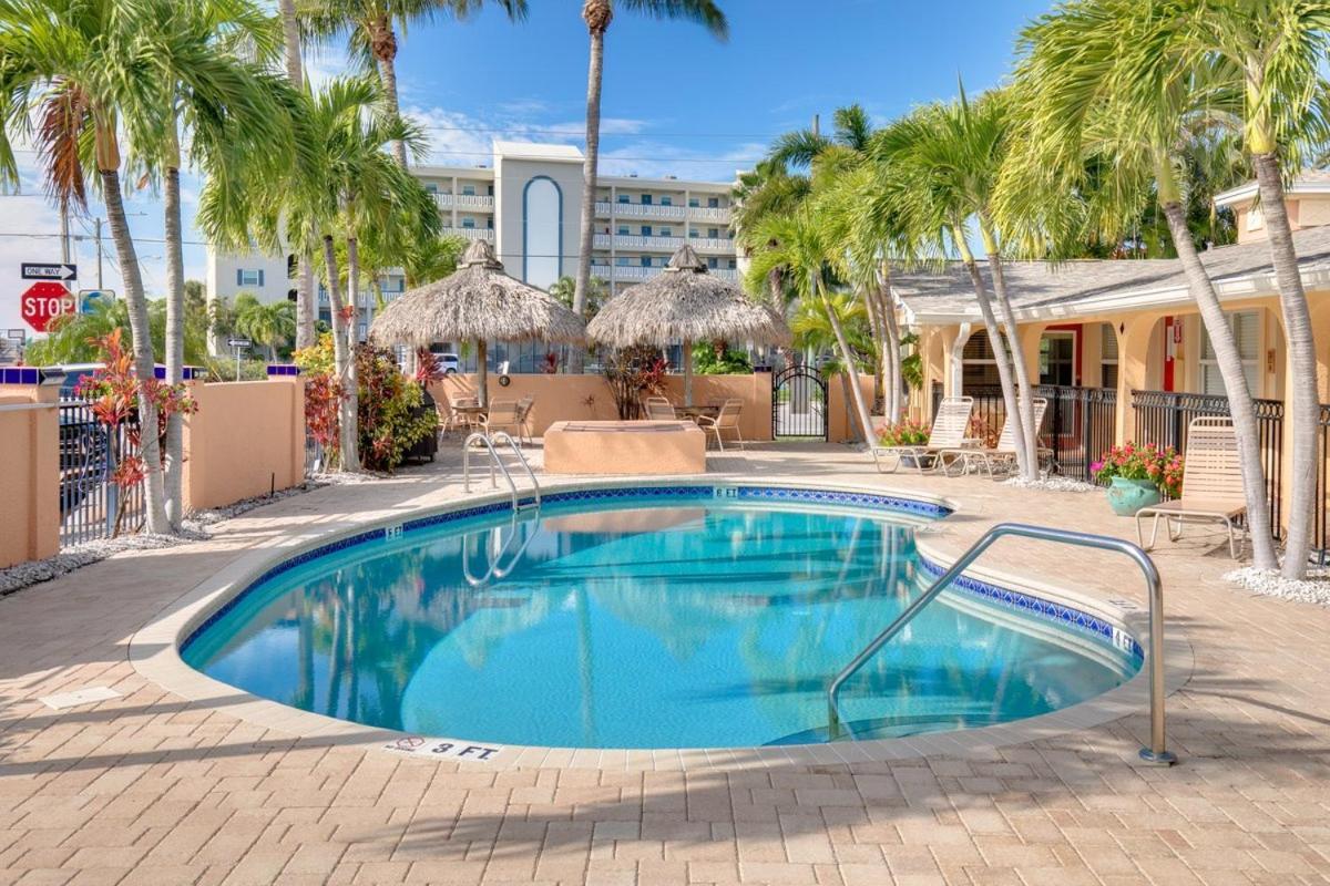 Walkable To Restaurants And Steps To The Beach! - Coconut Villa'S Suite 10 St. Pete Beach Bagian luar foto