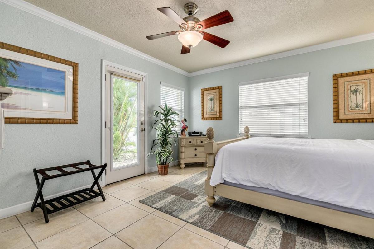 Walkable To Restaurants And Steps To The Beach! - Coconut Villa'S Suite 10 St. Pete Beach Bagian luar foto