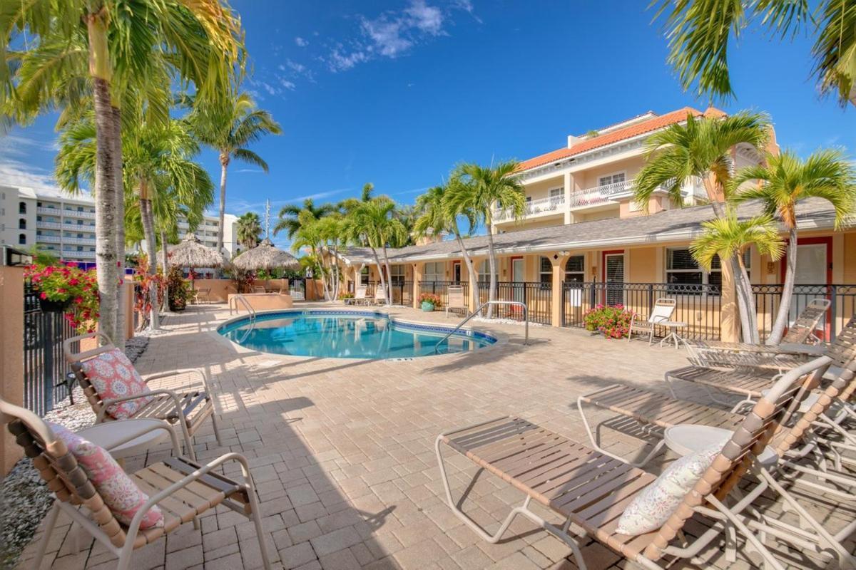Walkable To Restaurants And Steps To The Beach! - Coconut Villa'S Suite 10 St. Pete Beach Bagian luar foto