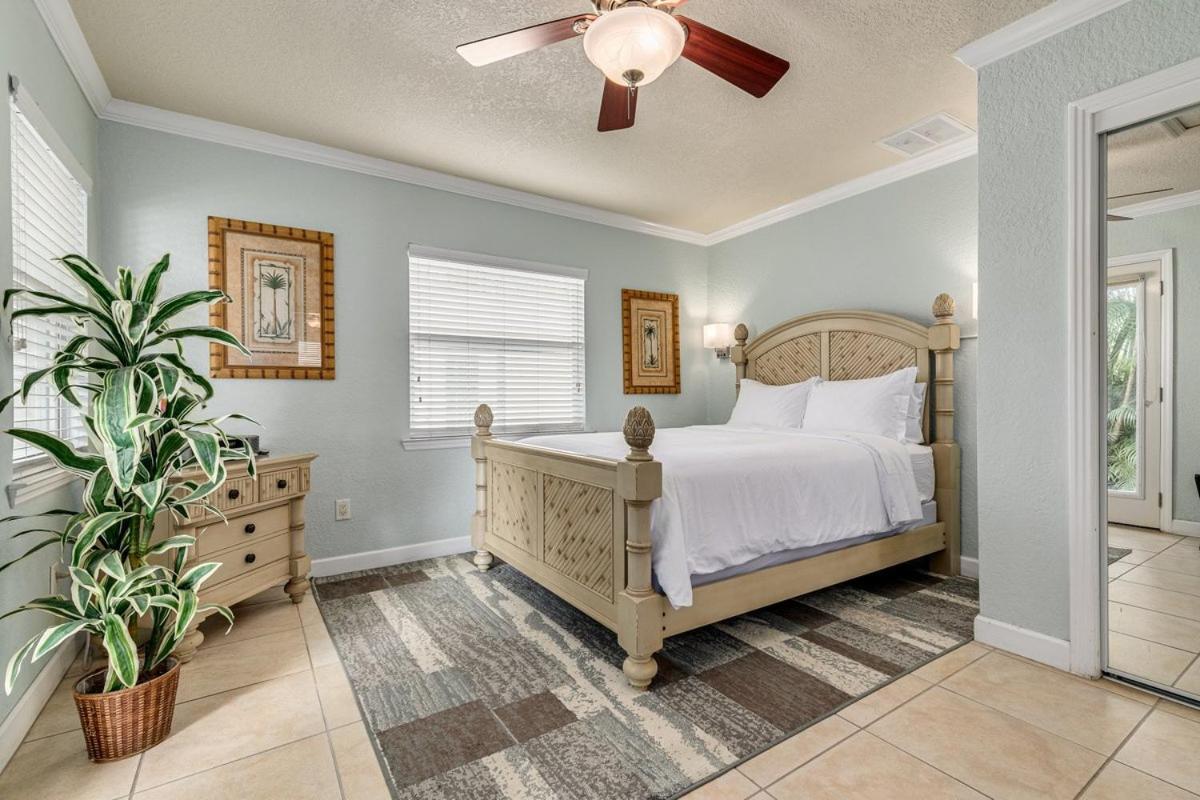 Walkable To Restaurants And Steps To The Beach! - Coconut Villa'S Suite 10 St. Pete Beach Bagian luar foto