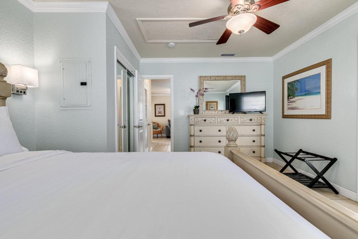 Walkable To Restaurants And Steps To The Beach! - Coconut Villa'S Suite 10 St. Pete Beach Bagian luar foto
